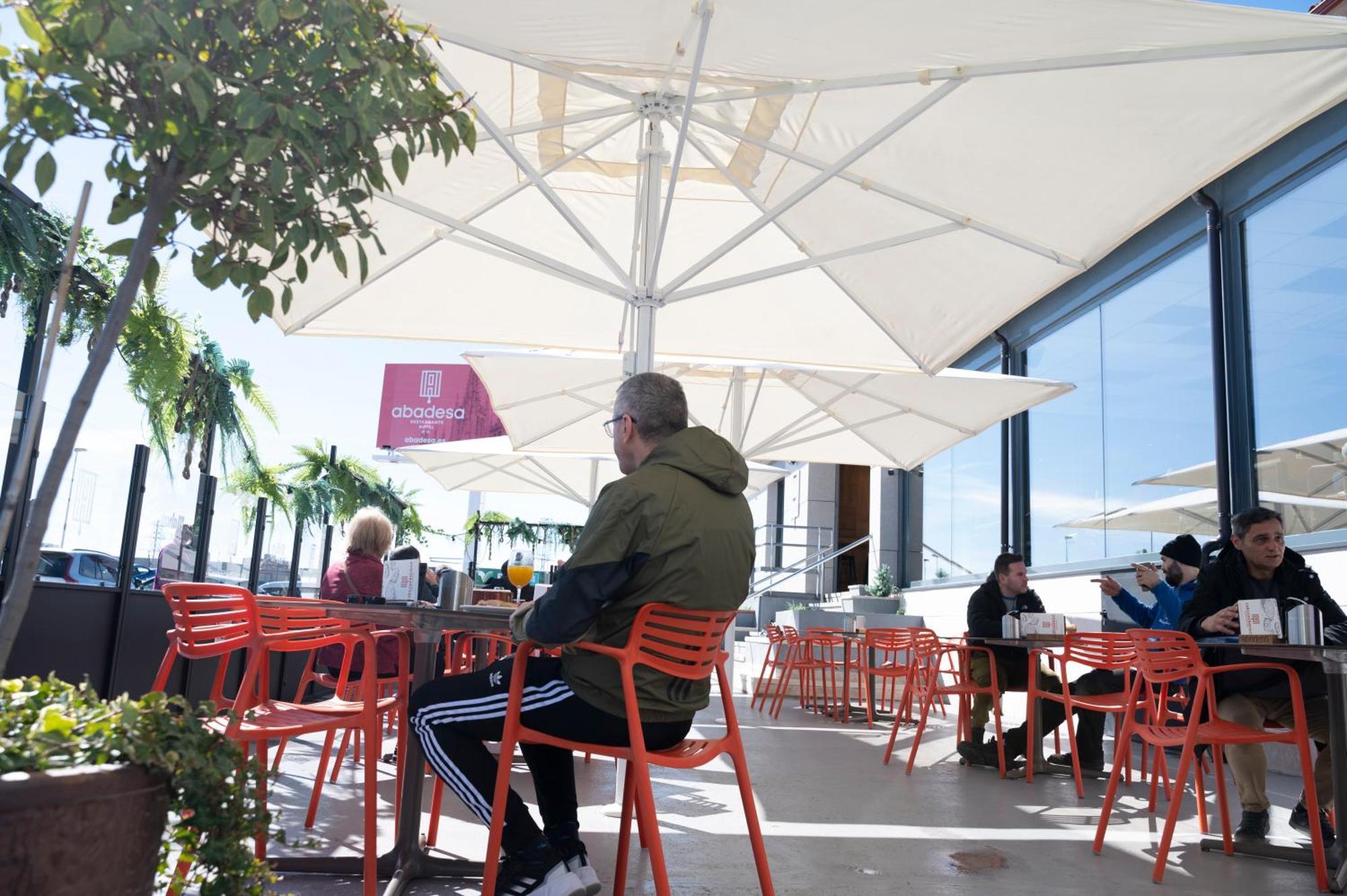 Restaurante Hotel Abadesa Villagonzalo Pedernales Eksteriør bilde